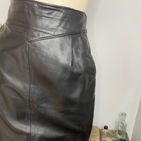 Black Leather Vintage Pencil Skirt - Picture 3 of 10